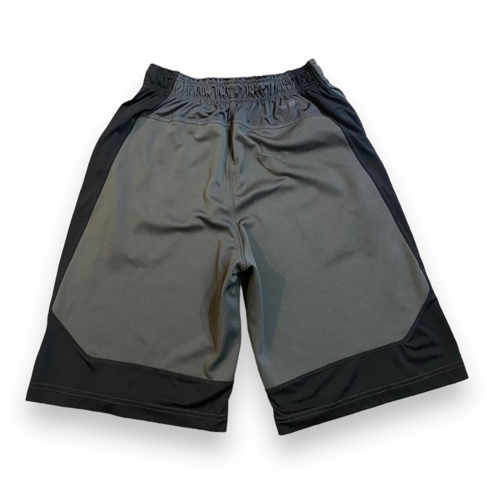 NIKE Dri-Fit Athletic Workout Activewear Basketball Shorts - Picture 6 of 7